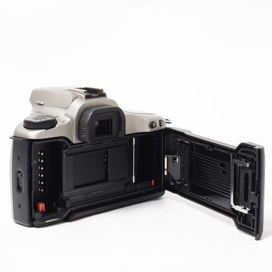 Дзеркальний плівковий фотоапарат Canon EOS Rebel XS-N