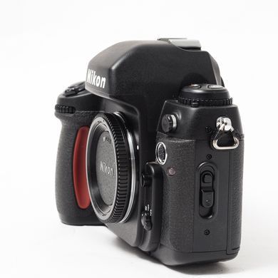 Дзеркальний плівковий фотоапарат Nikon F100
