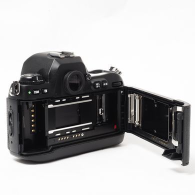 Дзеркальний плівковий фотоапарат Nikon F100
