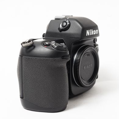 Дзеркальний плівковий фотоапарат Nikon F100