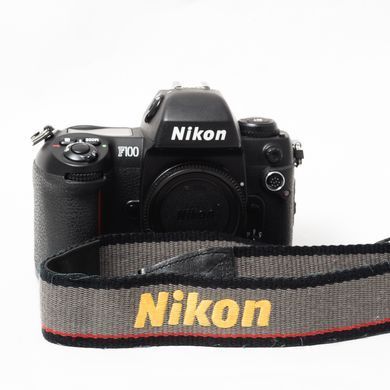 Дзеркальний плівковий фотоапарат Nikon F100