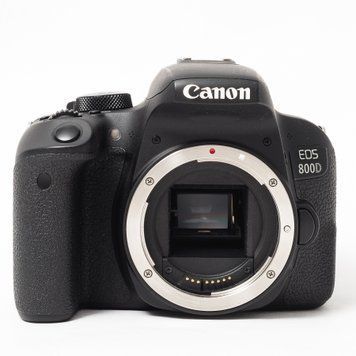 Дзеркальний фотоапарат Canon EOS 800D