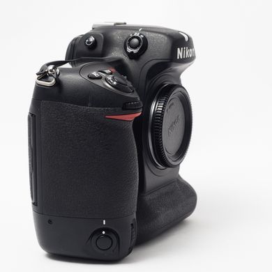 Дзеркальний фотоапарат Nikon D2x (пробіг 97530 кадрів)