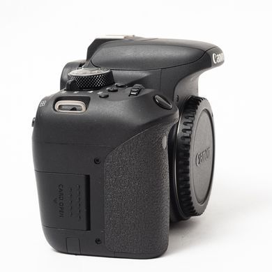 Дзеркальний фотоапарат Canon EOS 800D