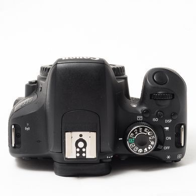 Дзеркальний фотоапарат Canon EOS 800D