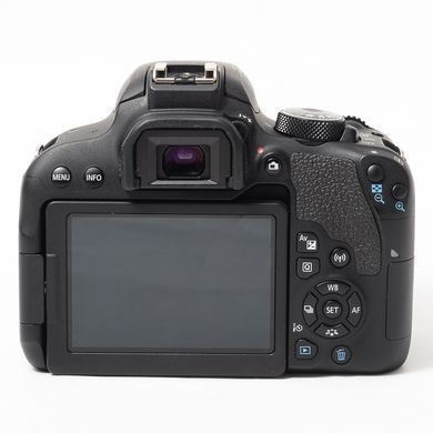 Дзеркальний фотоапарат Canon EOS 800D