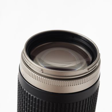 Об'єктив Nikon AF Nikkor 70-300mm f/4-5.6G