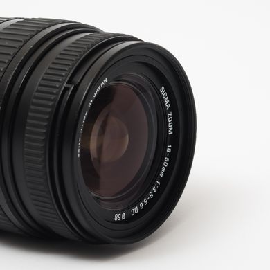 Об'єктив Sigma Zoom AF 18-50mm f/3.5-5.6 DС для Canon