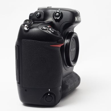 Дзеркальний фотоапарат Nikon D2x (пробіг 8420 кадрів)