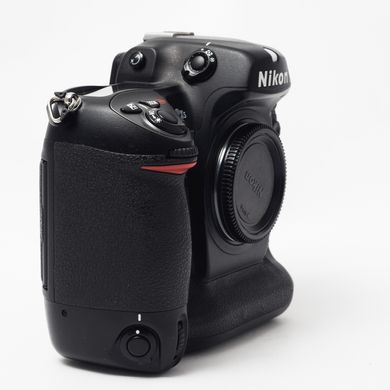 Дзеркальний фотоапарат Nikon D2xs (пробіг 38529 кадрів)