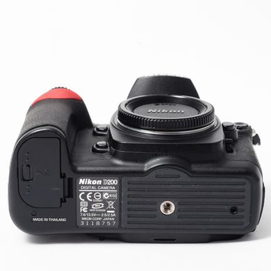 Дзеркальний фотоапарат Nikon D200 (пробіг 7478 кадрів)