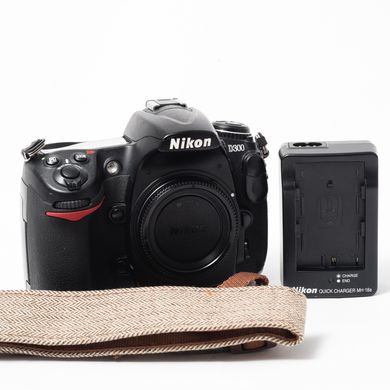 Дзеркальний фотоапарат Nikon D300 (пробіг 32421 кадрів)