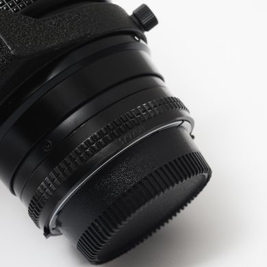 Об'єктив Nikon AF Nikkor 75-300mm f/4.5-5.6