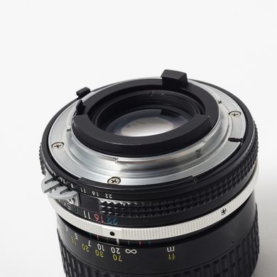 Об'єктив Nikon 85mm f/2 Nikkor Ai